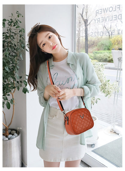 New Retro Cowhide Diamond Embroidery Thread Shoulder Messenger Bag